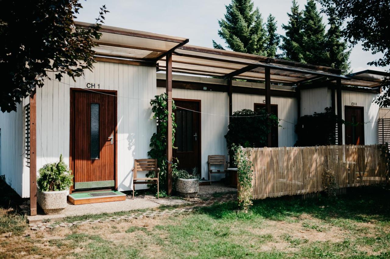 Camp Alpa Hotel Ostrovačice Kültér fotó